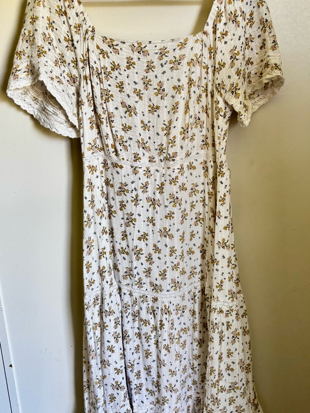 Women’s White Floral Midi Dress with Puff Sleeves - Picture 3 of 4